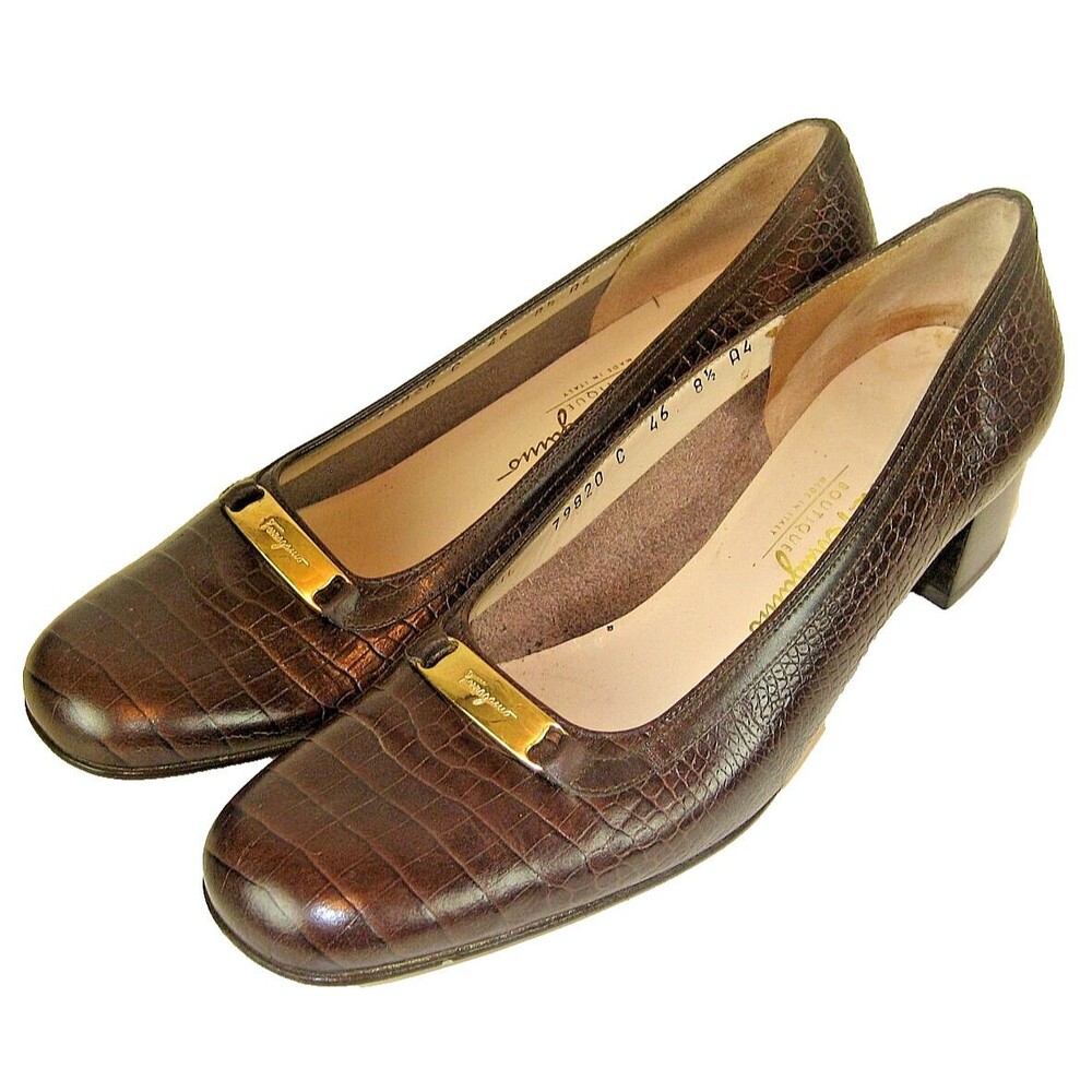 SALVATORE FERRAGAMO Brown Faux Alligator 1.5" Heel Brass Tags Shoes  8.5A4